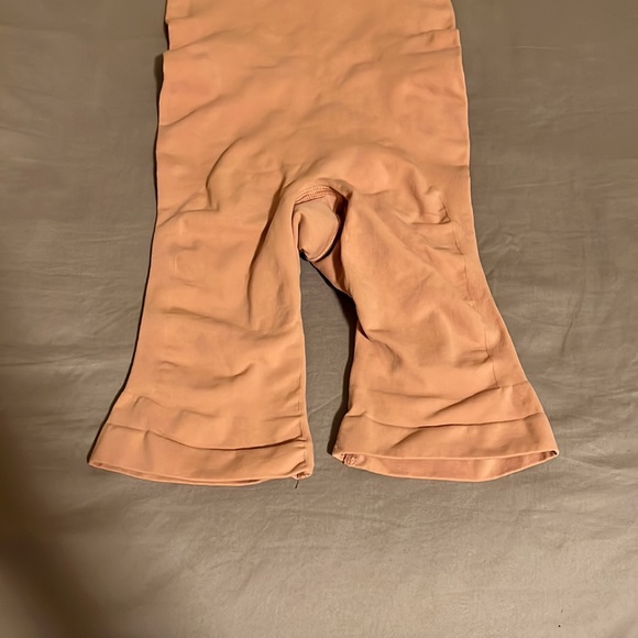 SKIMS SEAMLESS SCULPT MID THIGH BODYSUIT - Picture 2 of 7